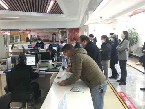 石林公安多措并舉 應(yīng)對(duì)出入境窗口辦證高峰